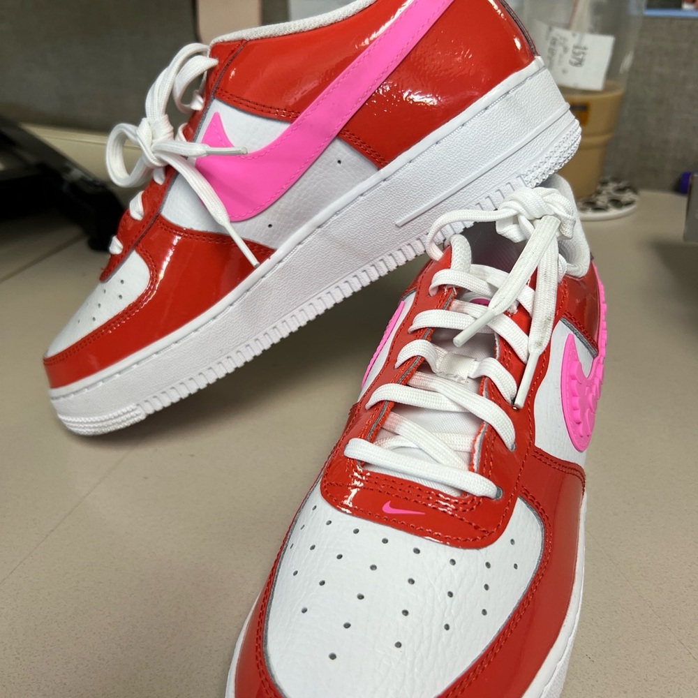 Nike Air Force 1 LV8 1